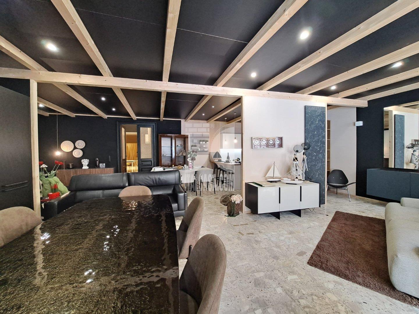 Magazzino in vendita a Crotone