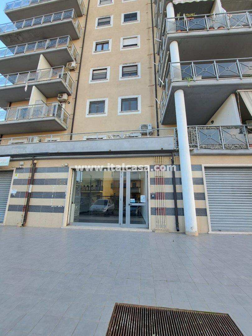 Magazzino in vendita a Crotone