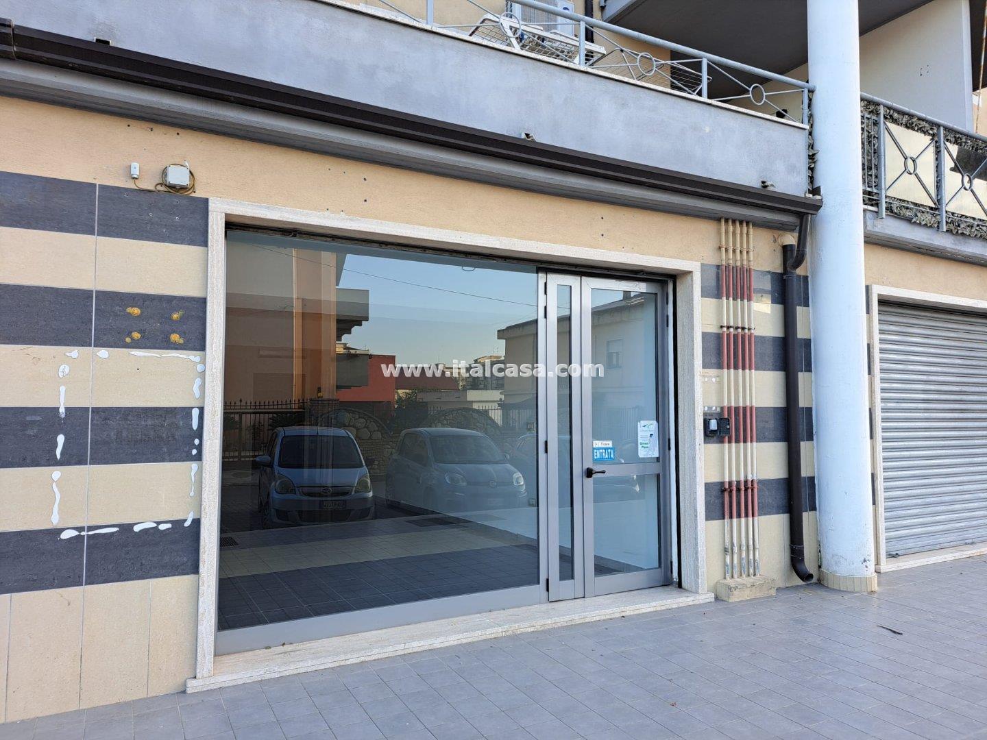 Magazzino in vendita a Crotone