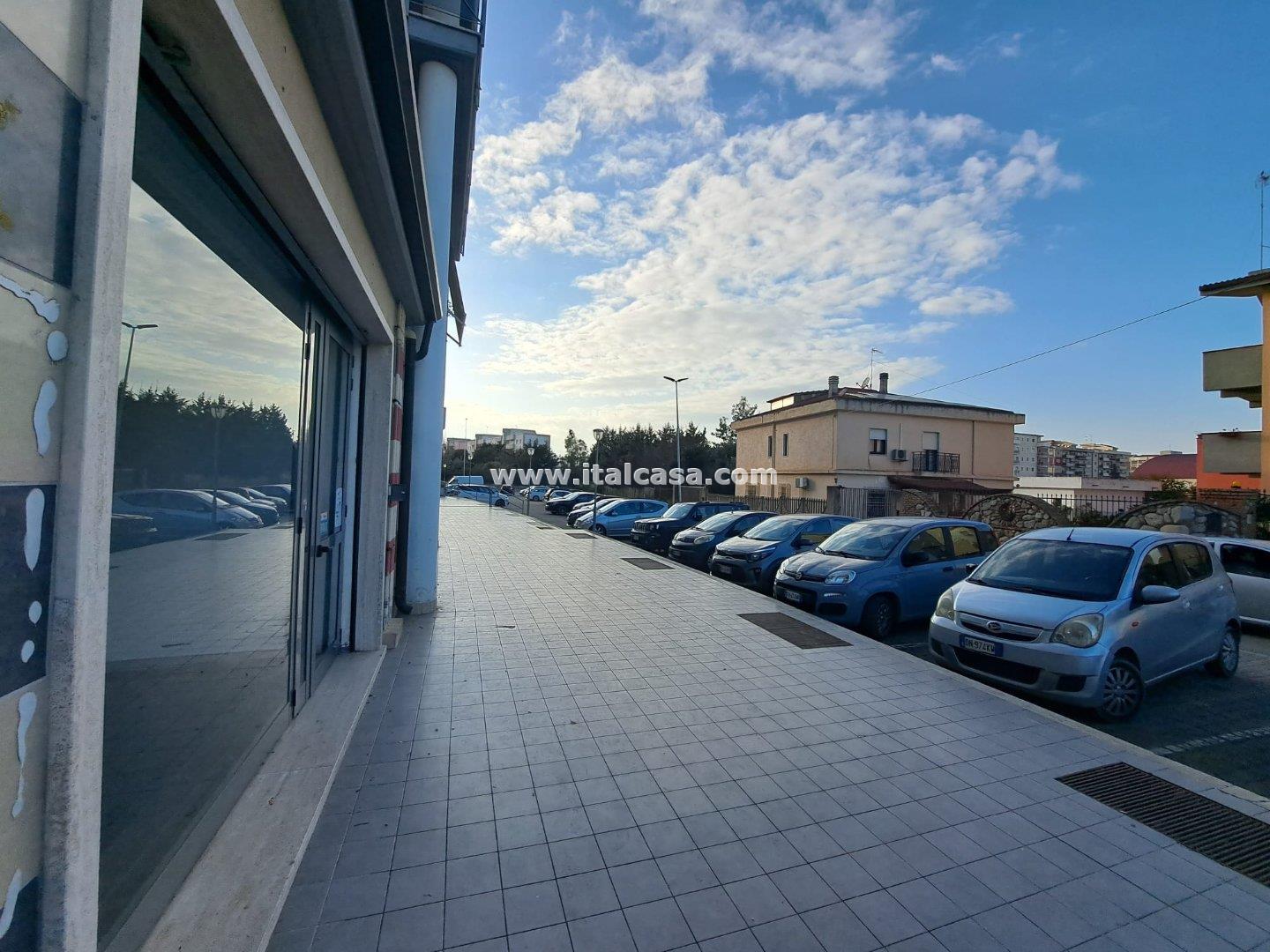 Magazzino in vendita a Crotone