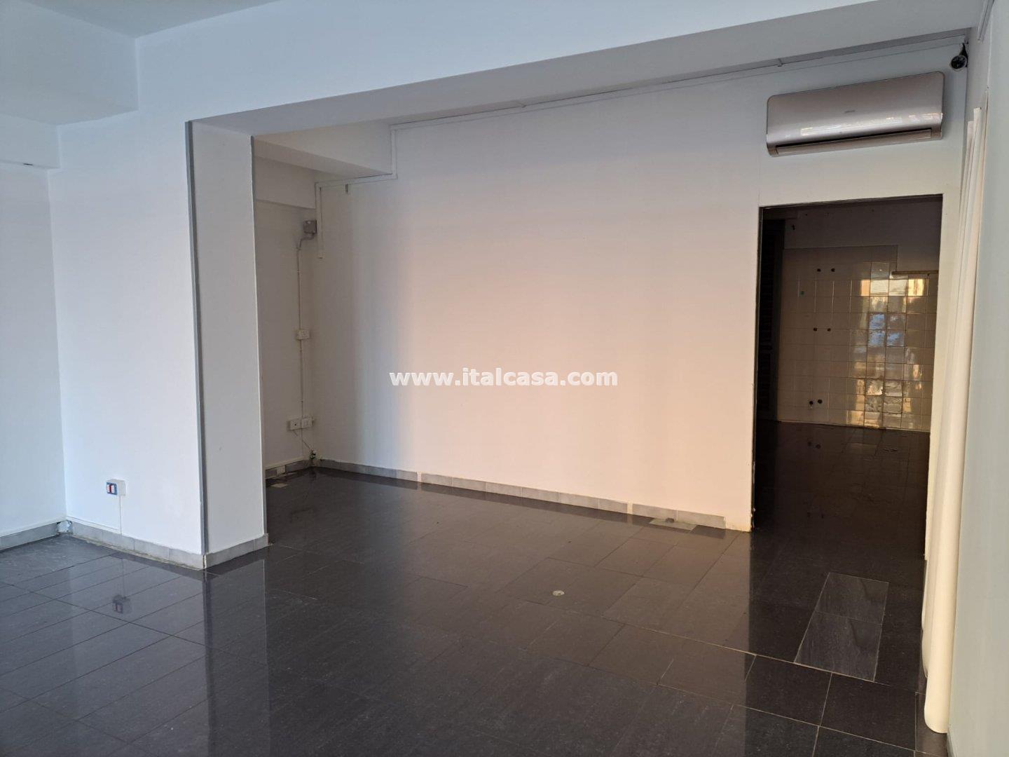 Magazzino in vendita a Crotone