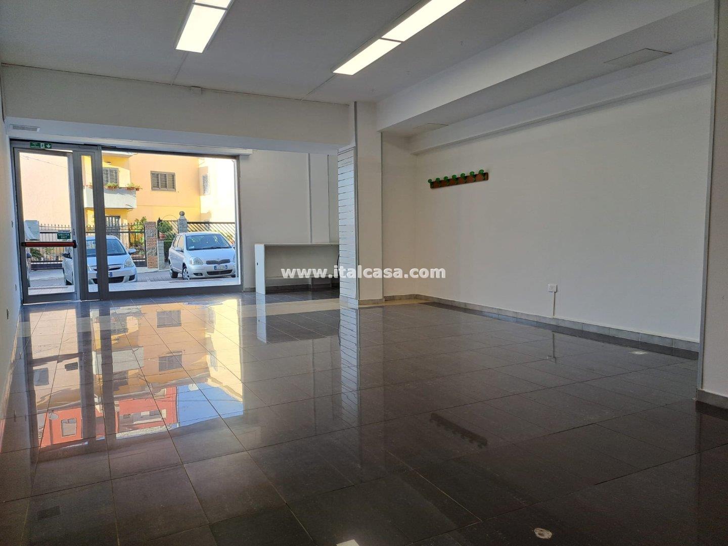 Magazzino in vendita a Crotone