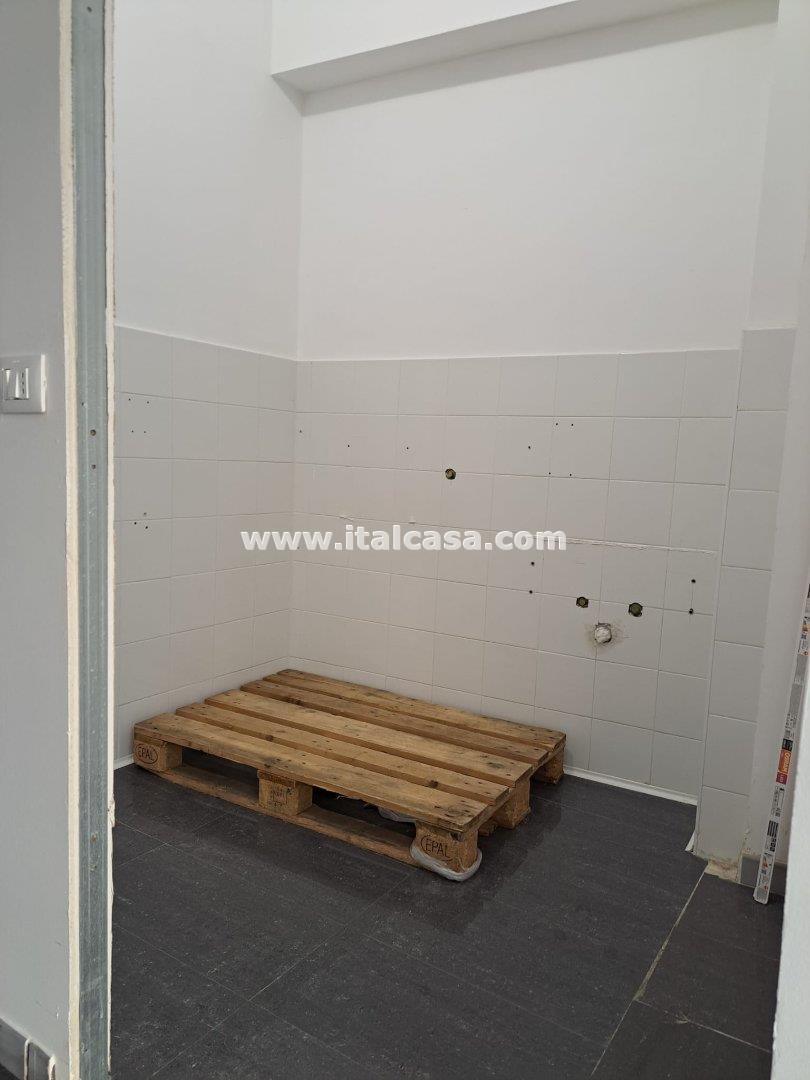 Magazzino in vendita a Crotone