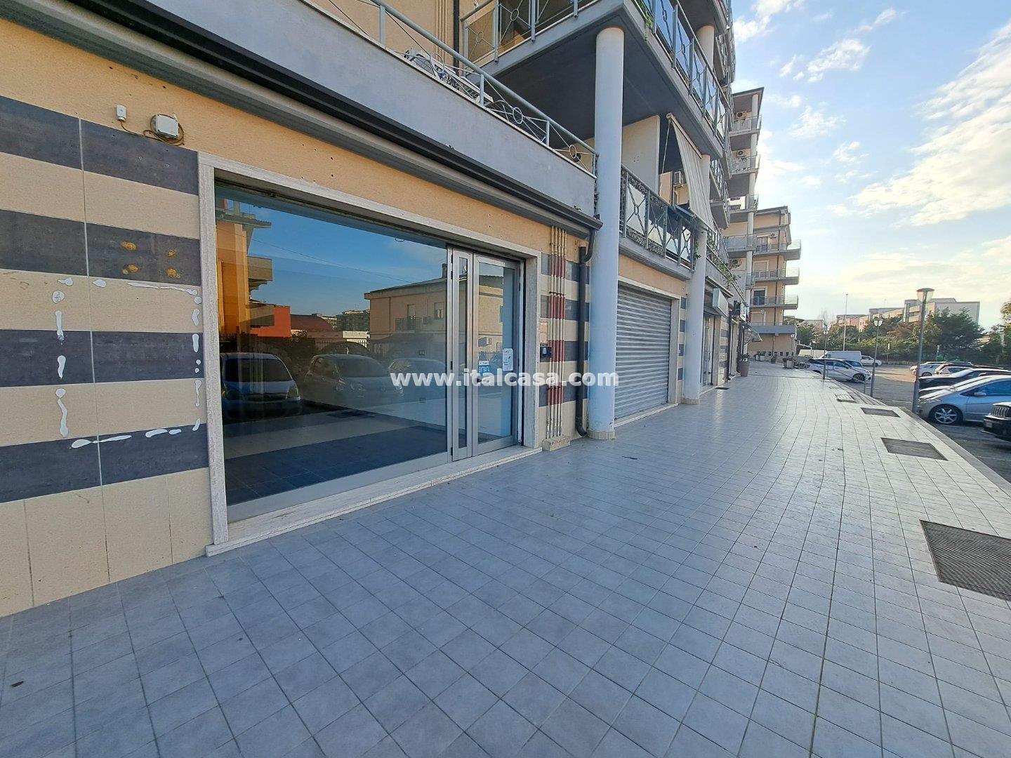 Magazzino in vendita a Crotone