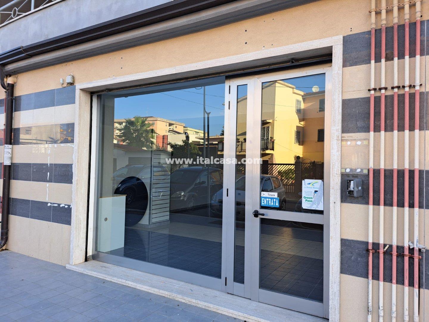 Magazzino in vendita a Crotone
