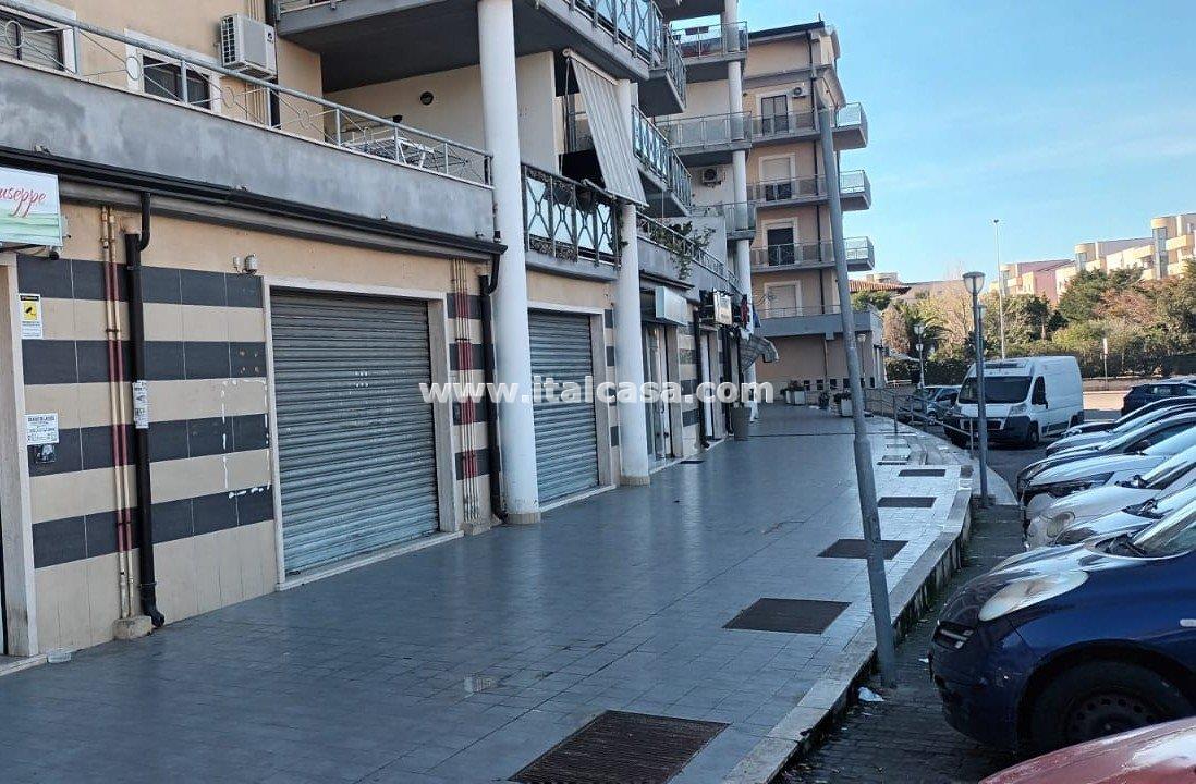 Magazzino in vendita a Crotone