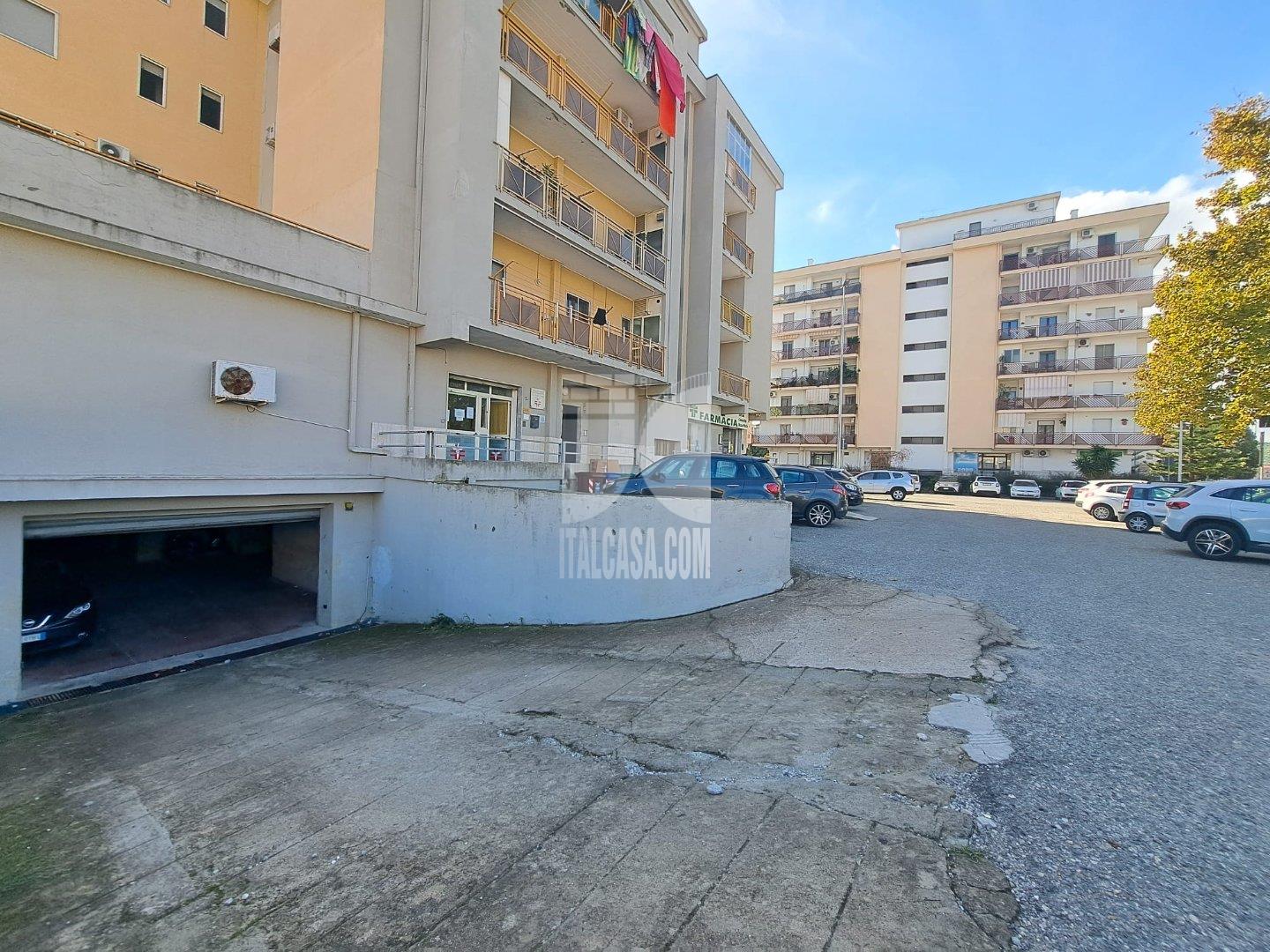 Box / Autorimessa in vendita a Crotone