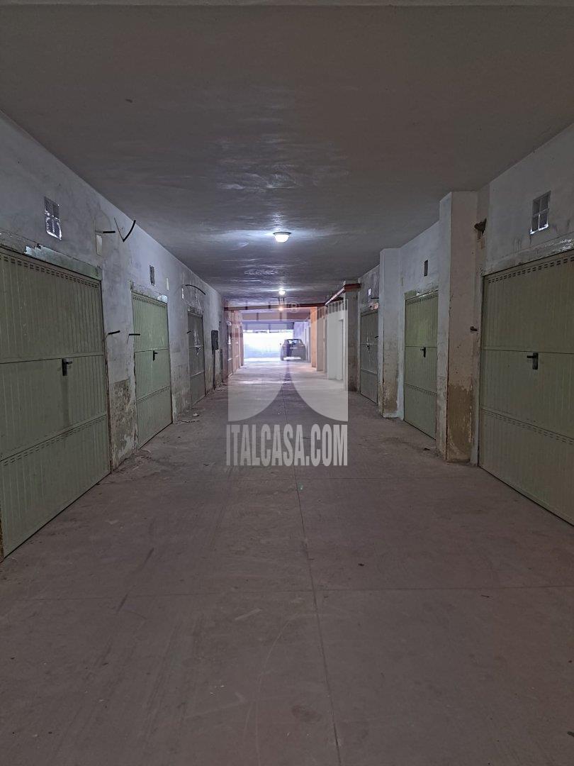 Box / Autorimessa in vendita a Crotone