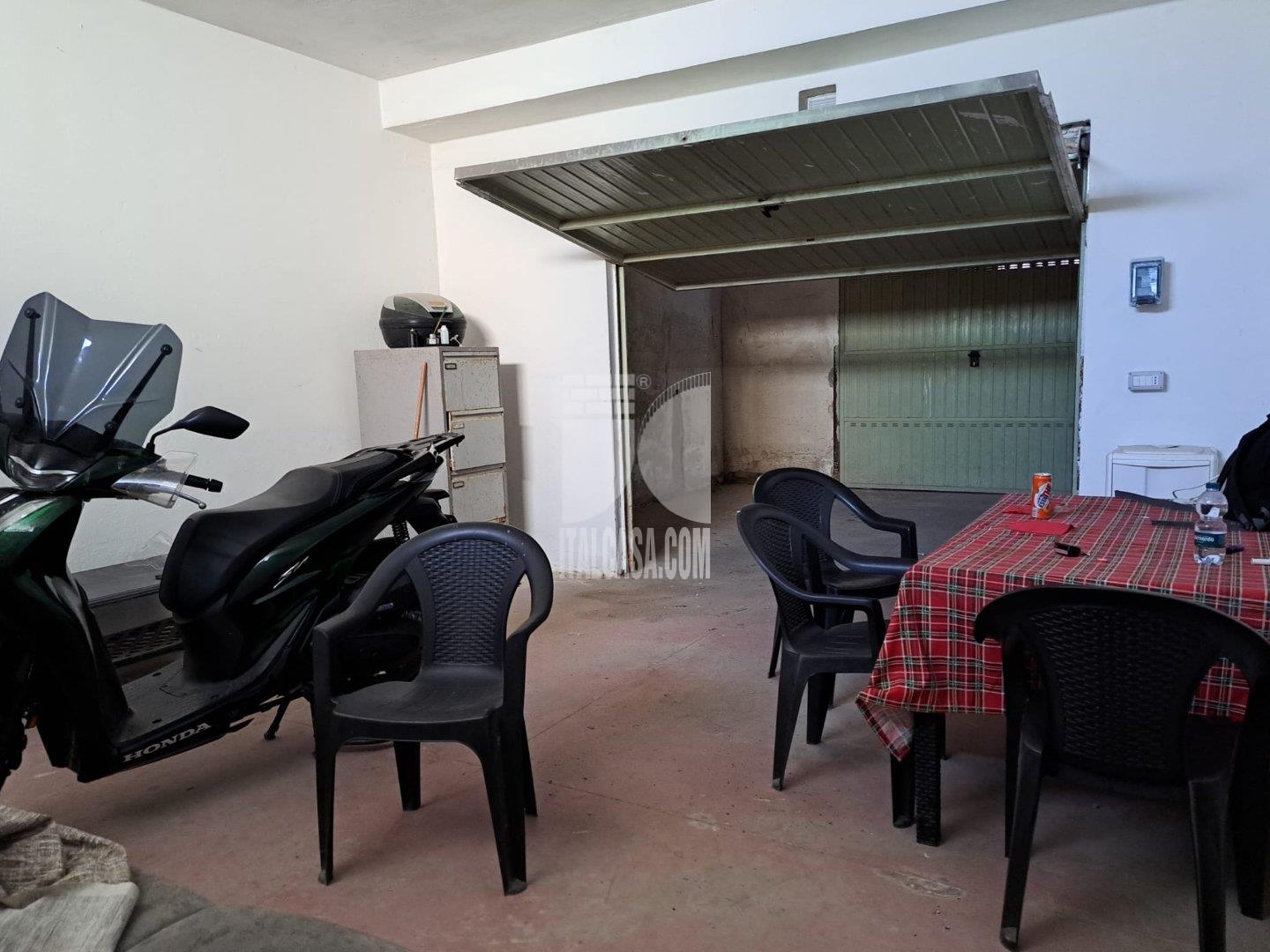 Box / Autorimessa in vendita a Crotone