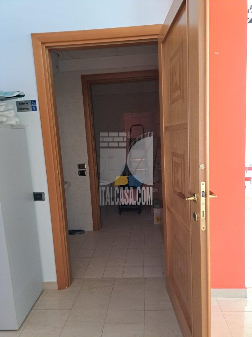 Ufficio in vendita a Crotone