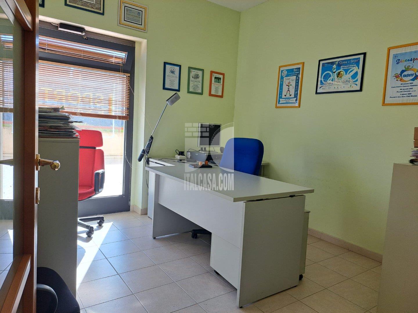 Ufficio in vendita a Crotone