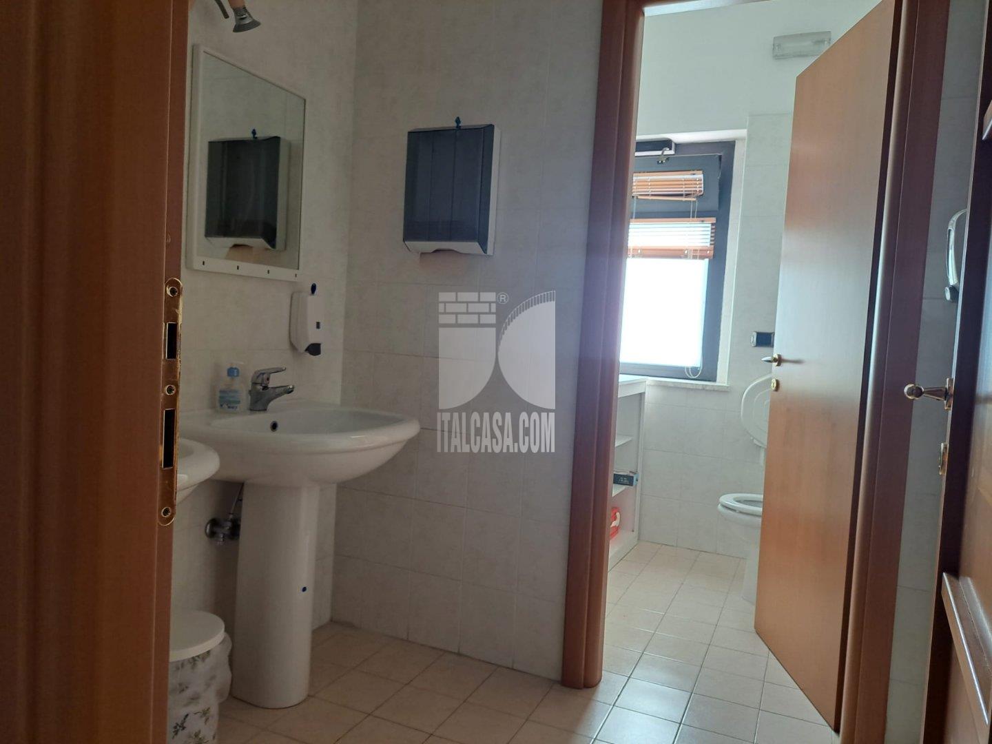 Ufficio in vendita a Crotone