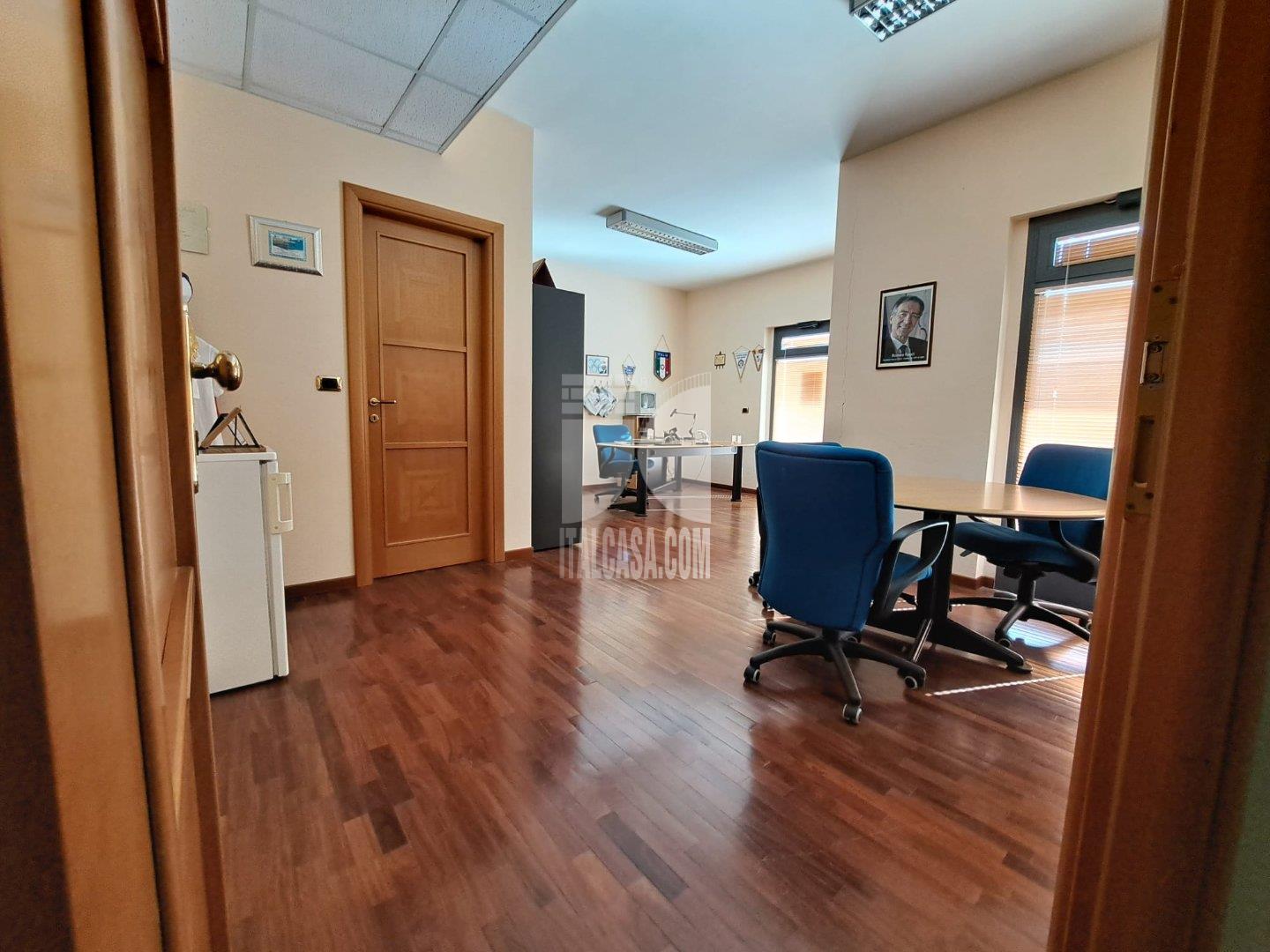 Ufficio in vendita a Crotone