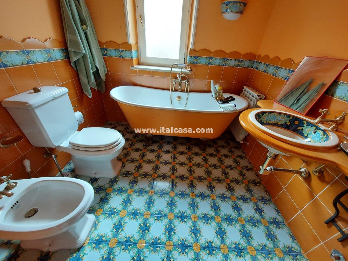 Villa Bifamiliare in vendita a Crotone