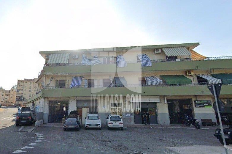Magazzino in vendita a Crotone