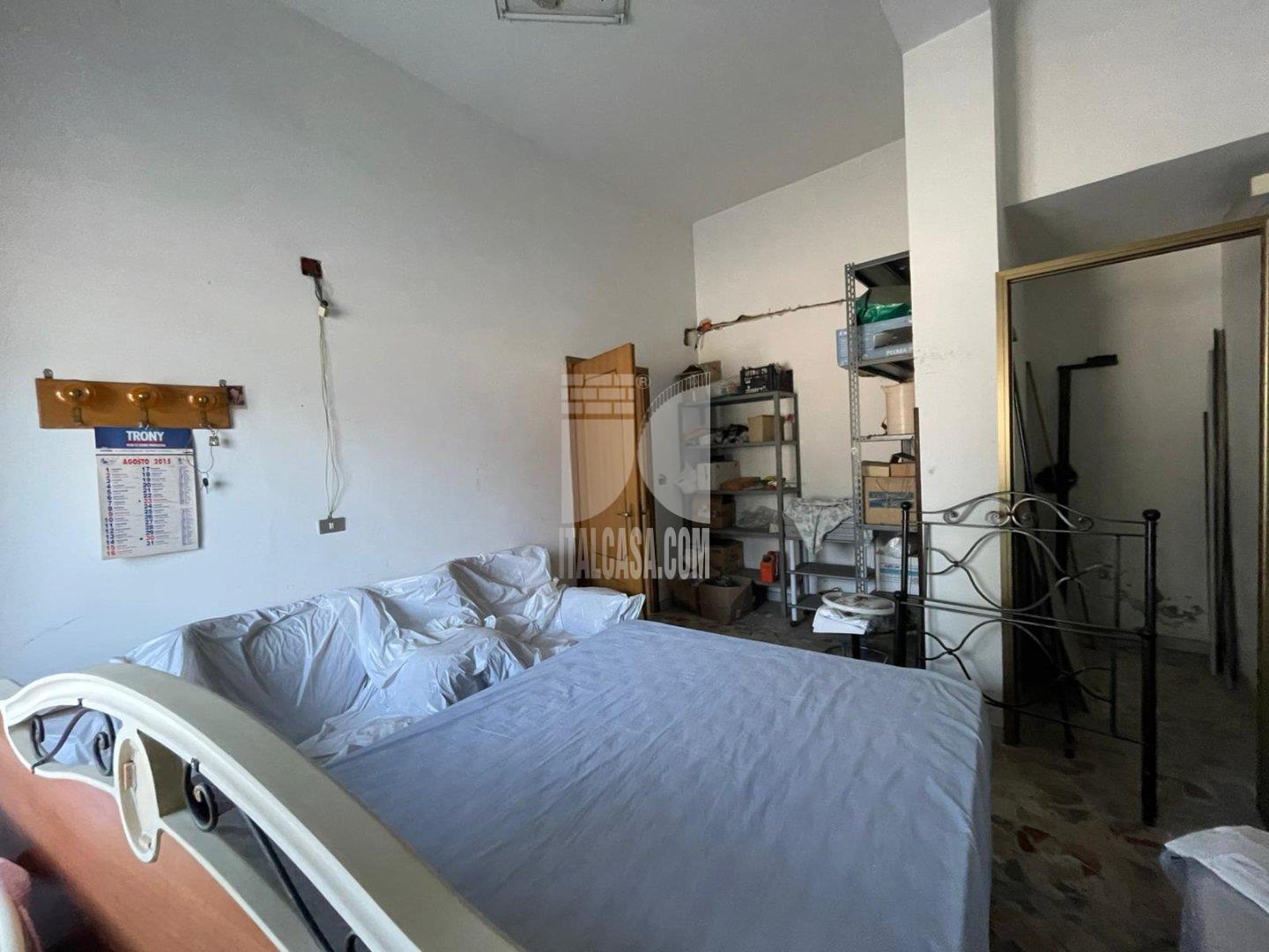 Magazzino in vendita a Crotone