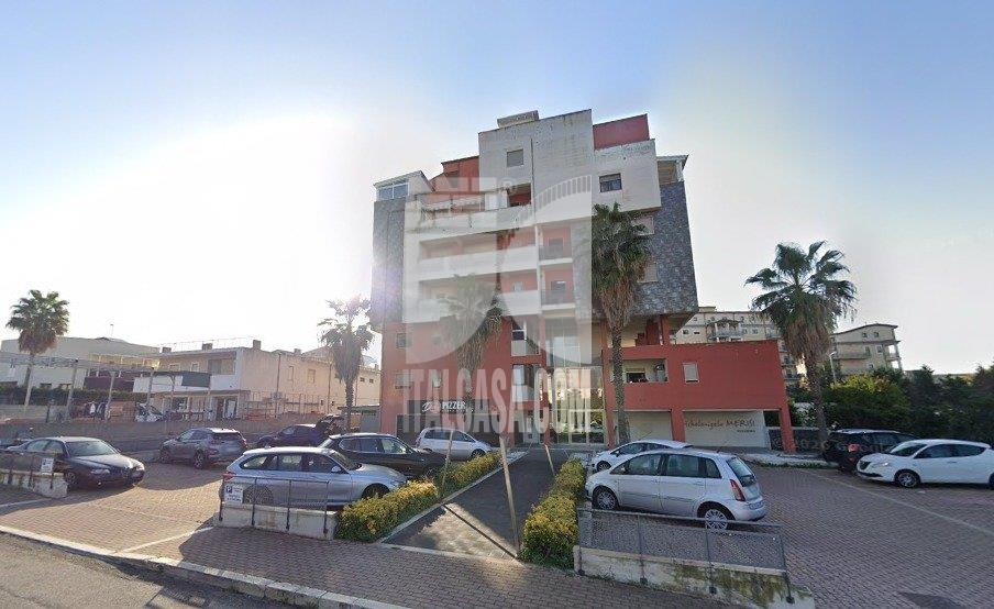 Box / Autorimessa in vendita a Crotone
