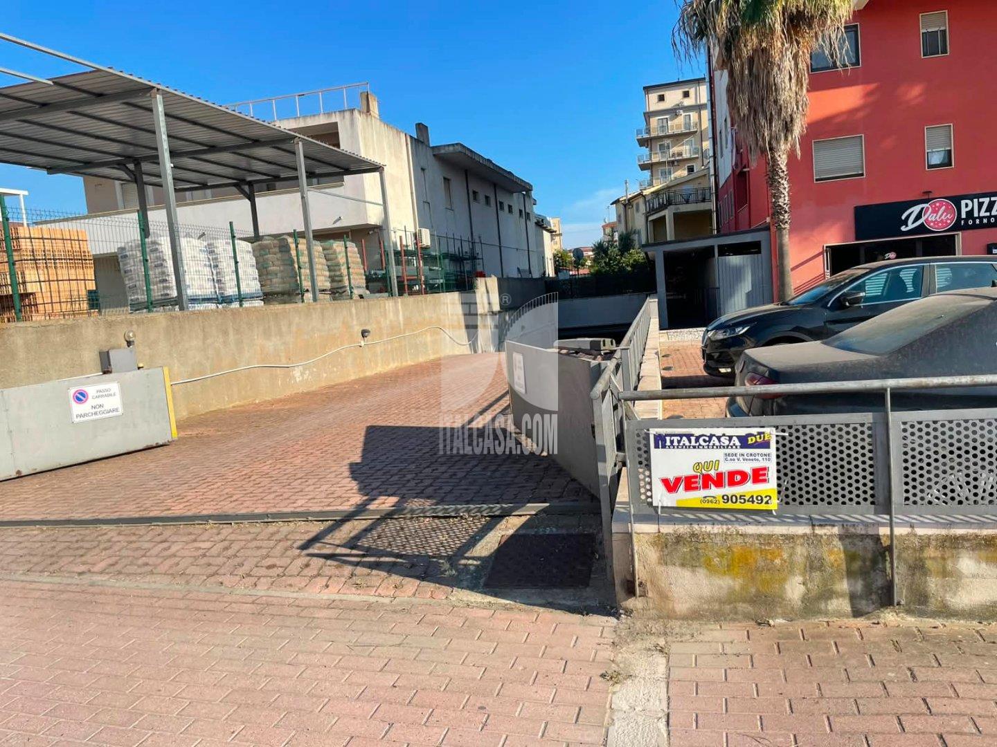 Box / Autorimessa in vendita a Crotone