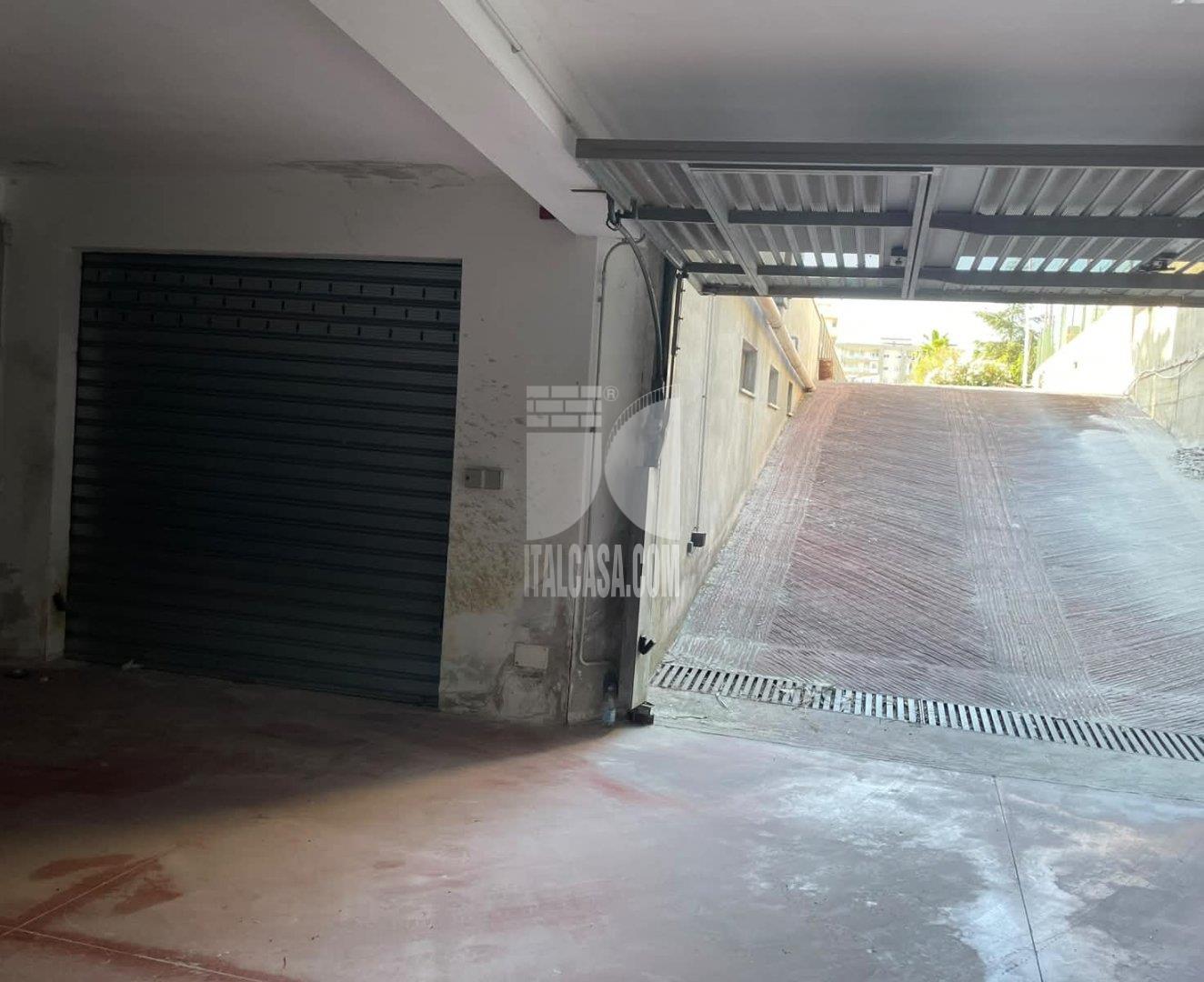Box / Autorimessa in vendita a Crotone