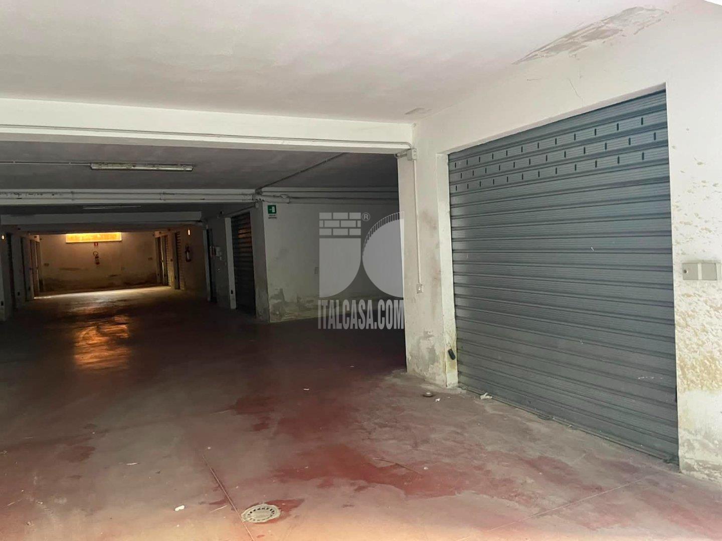 Box / Autorimessa in vendita a Crotone