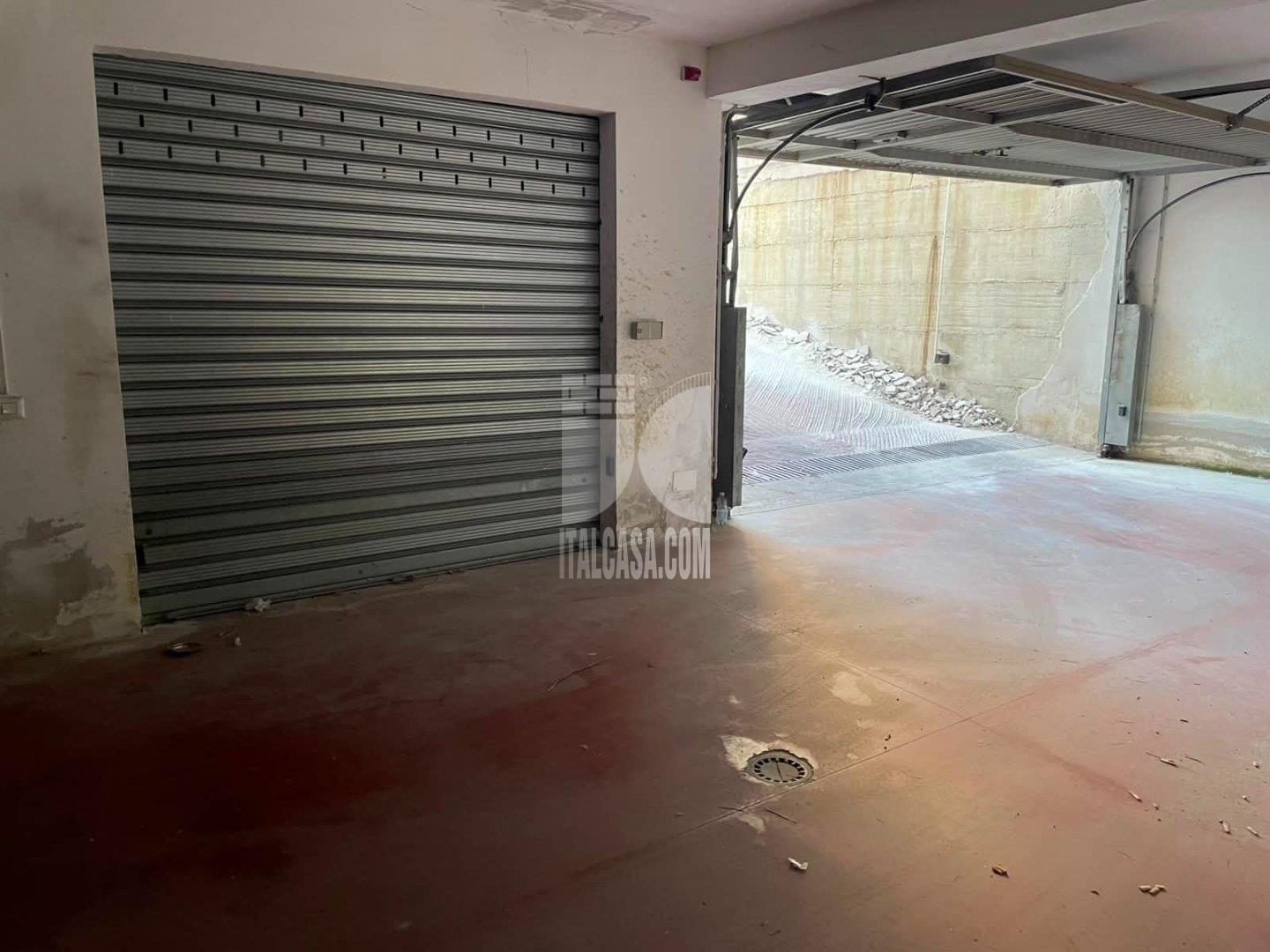 Box / Autorimessa in vendita a Crotone