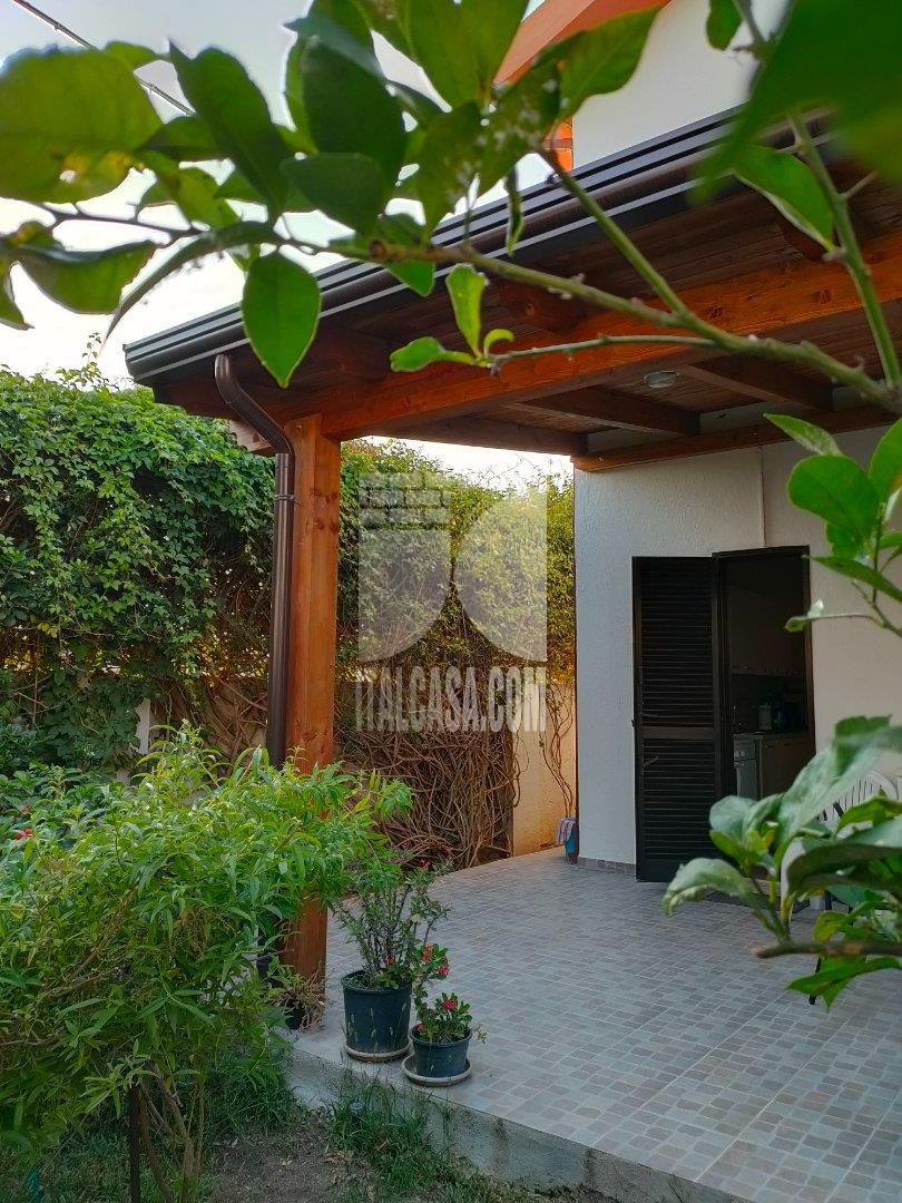 Villa Unifamiliare in vendita a Isola di Capo Rizzuto