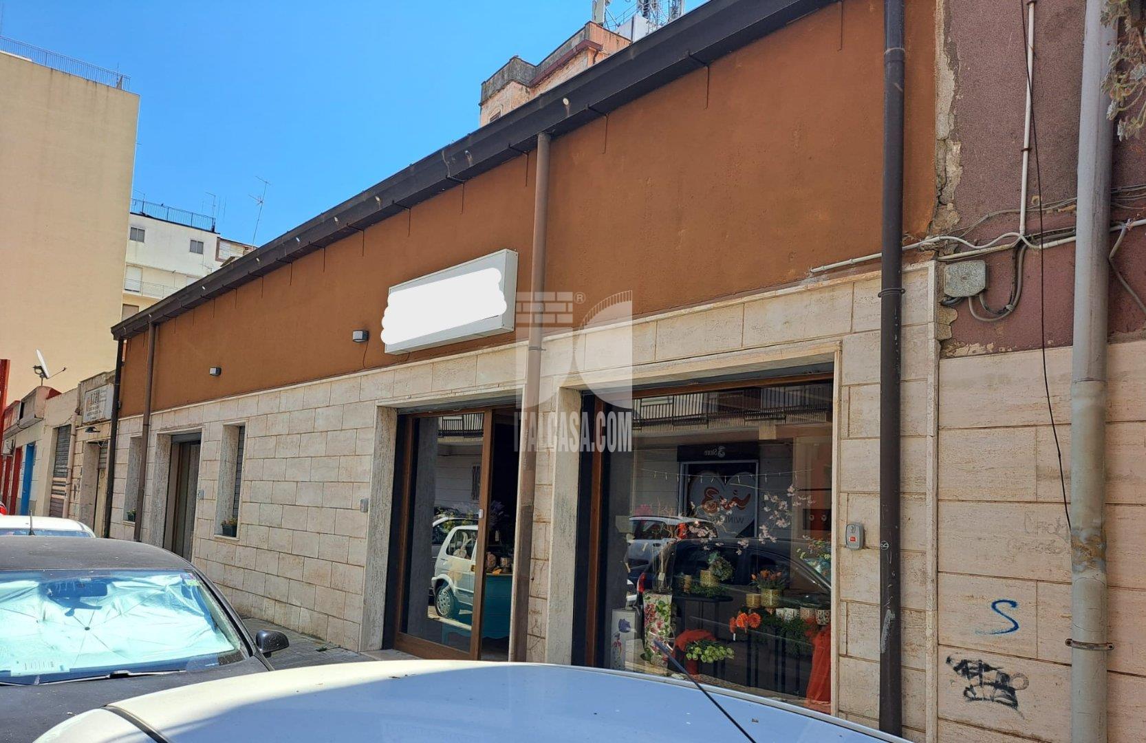 Magazzino in vendita a Crotone