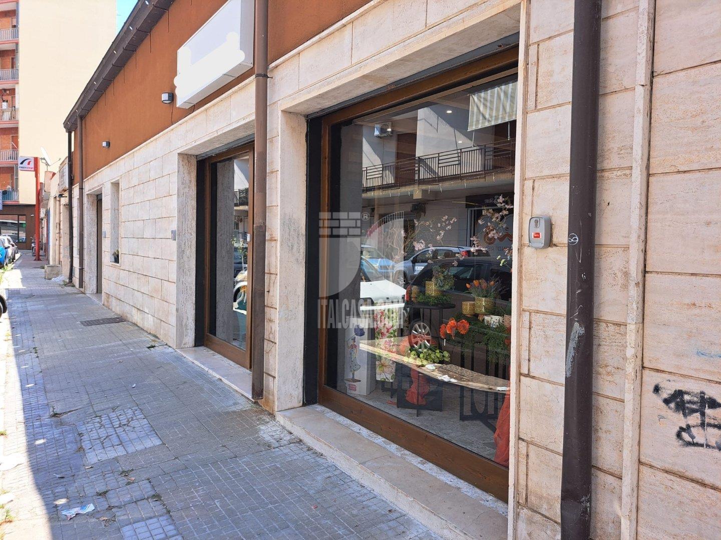 Magazzino in vendita a Crotone