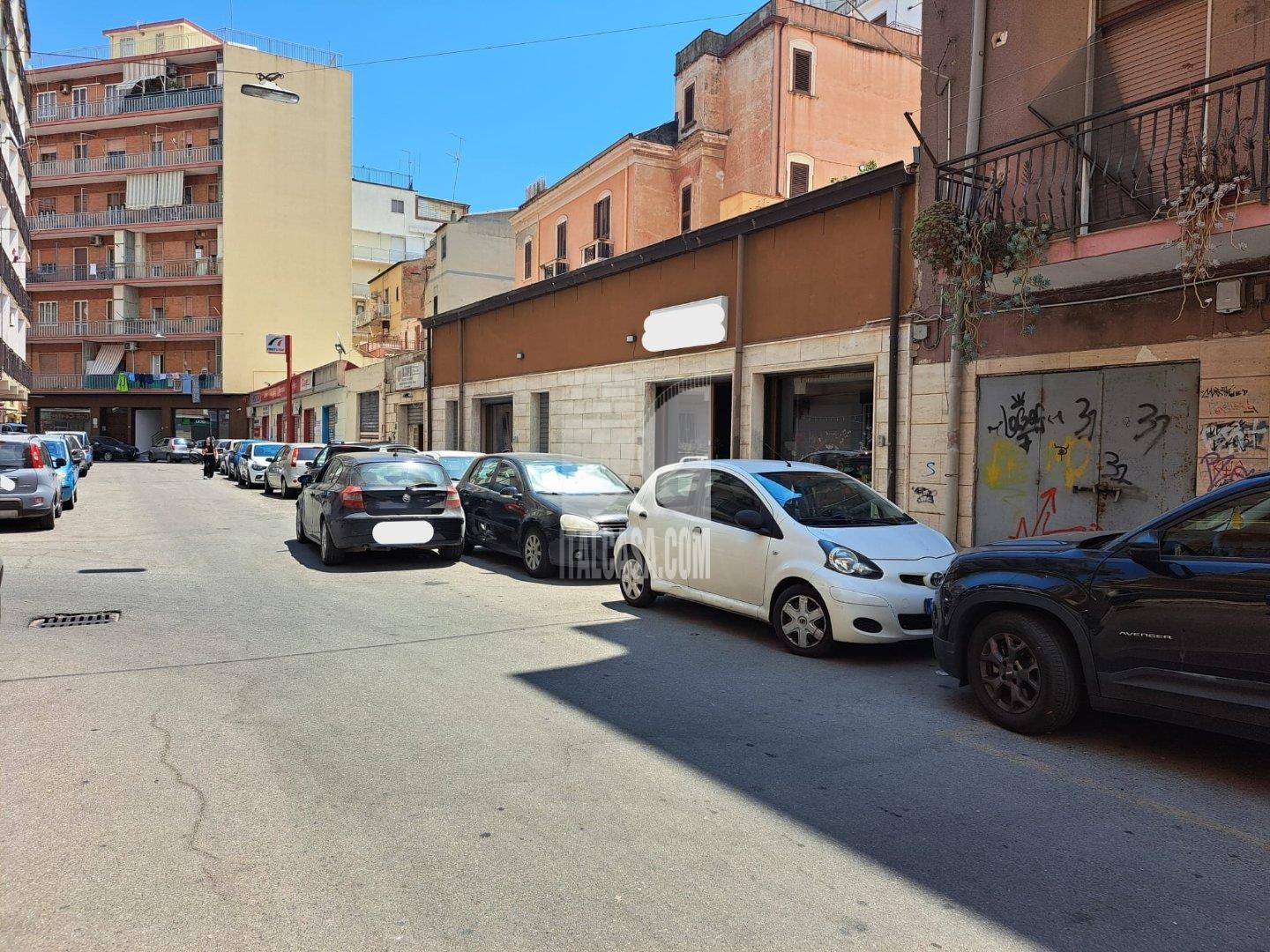 Magazzino in vendita a Crotone
