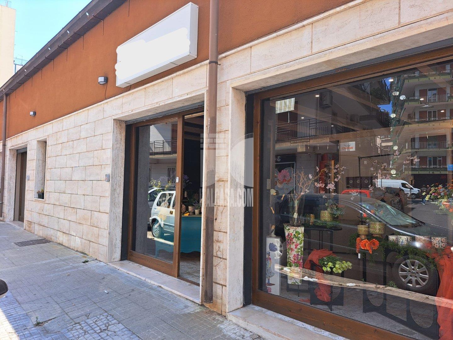Magazzino in vendita a Crotone