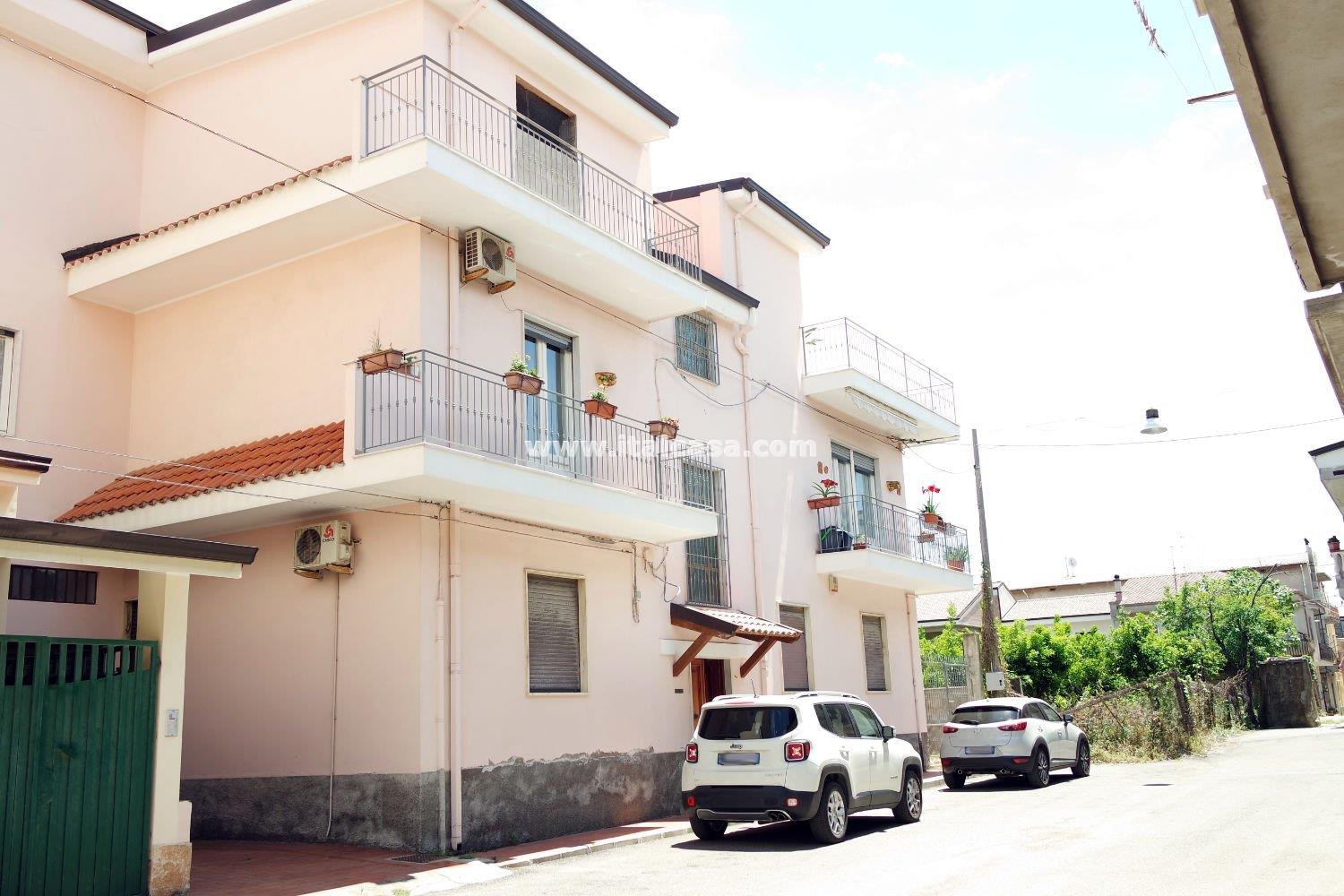 Palazzo in vendita a Cirò Marina