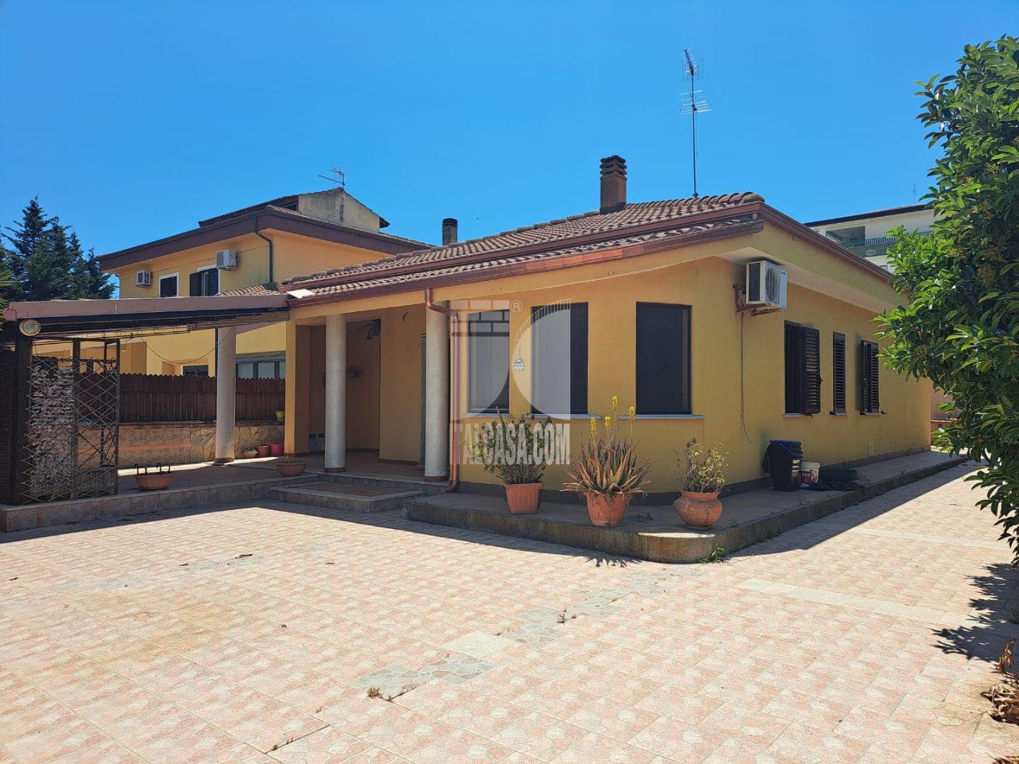 Villa Bifamiliare in vendita a Crotone