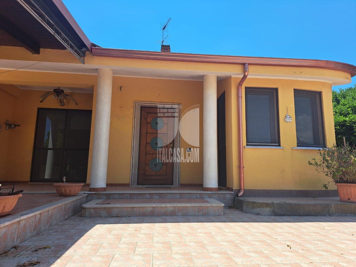 Villa Bifamiliare in vendita a Crotone