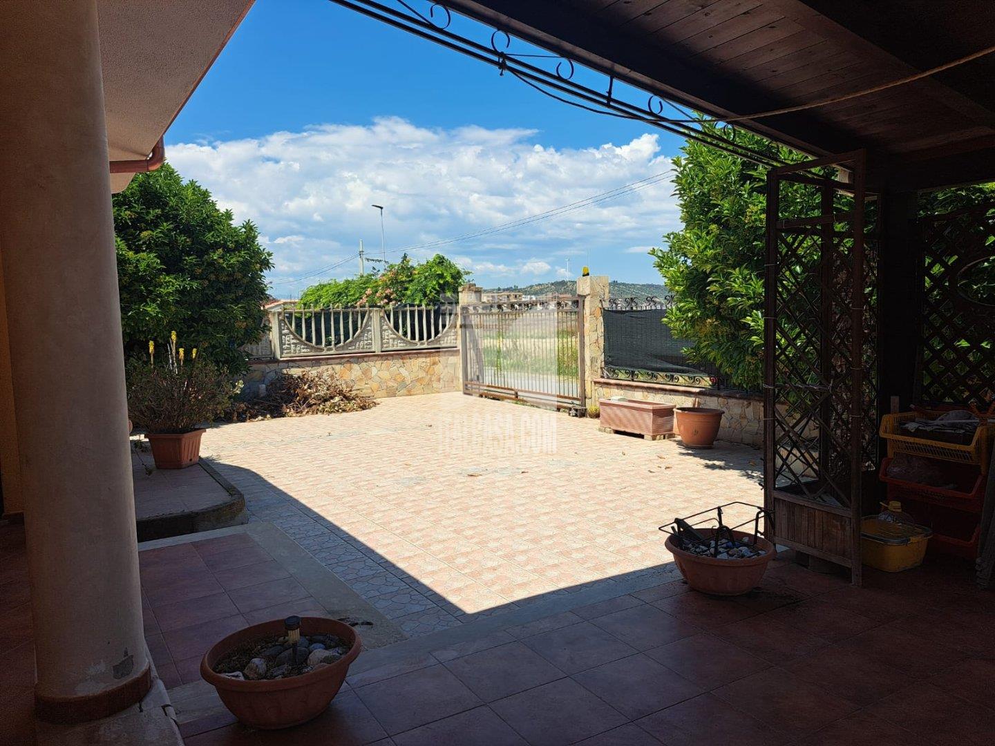Villa Bifamiliare in vendita a Crotone