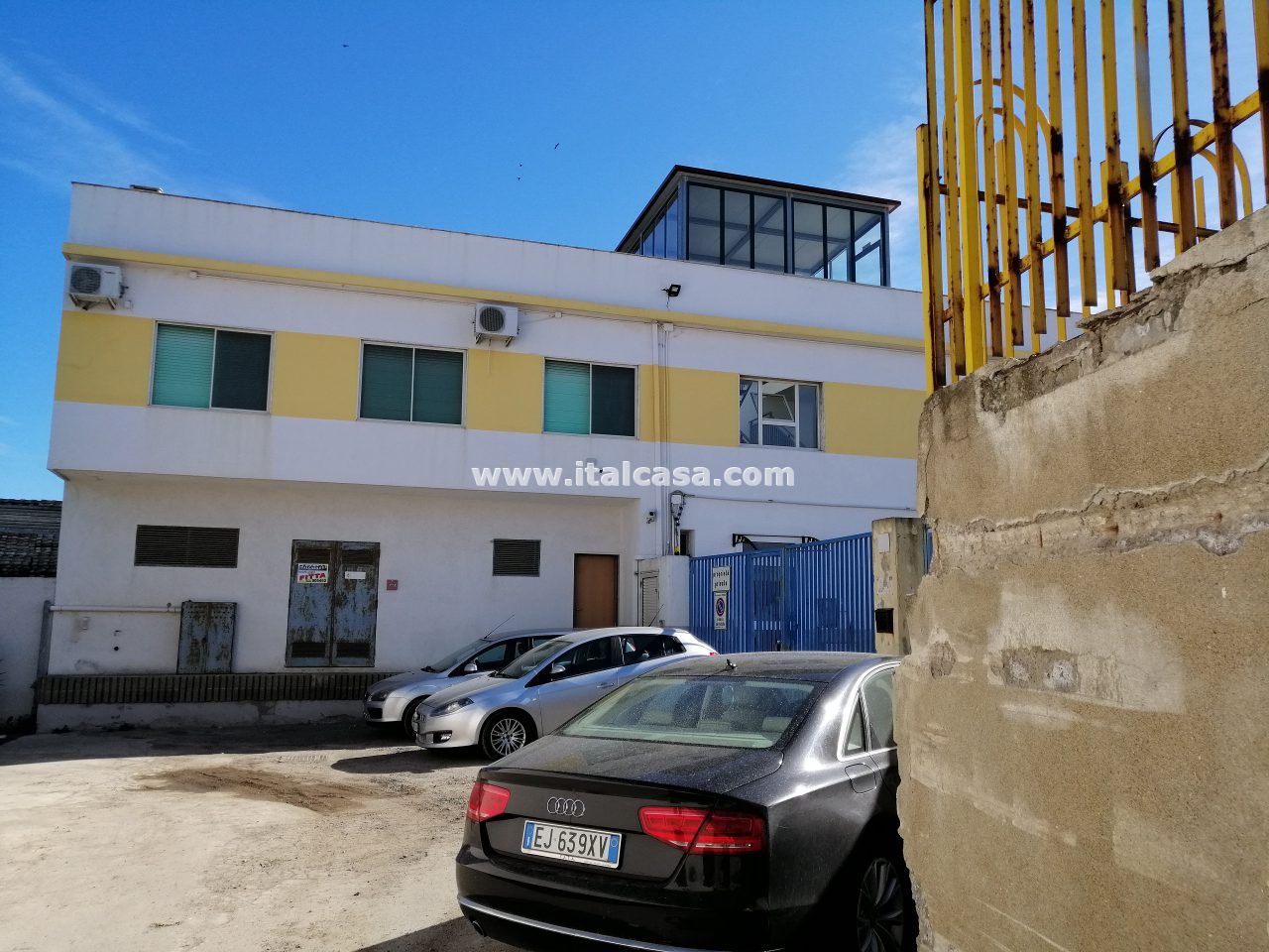 Magazzino in affitto a Crotone