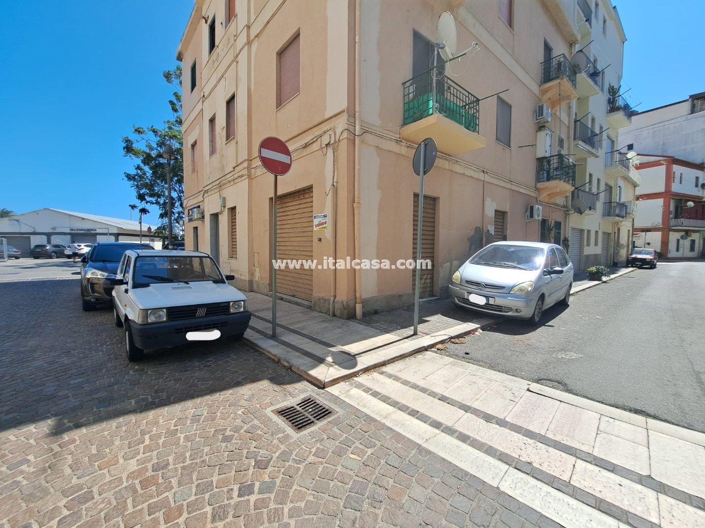 Magazzino in vendita a Crotone