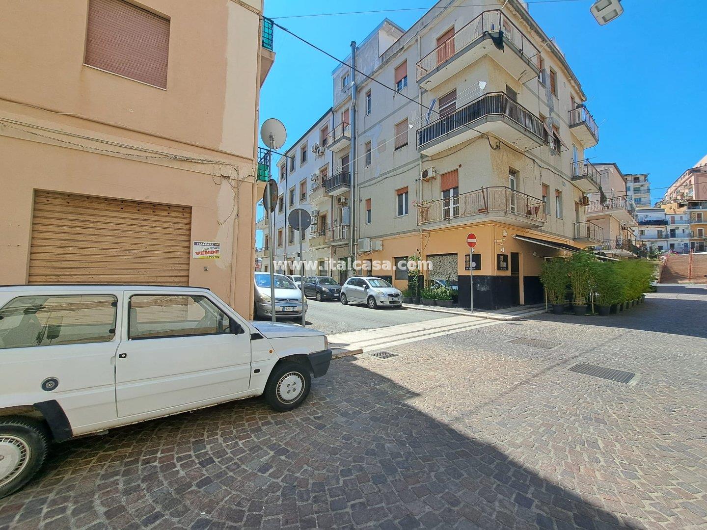 Magazzino in vendita a Crotone