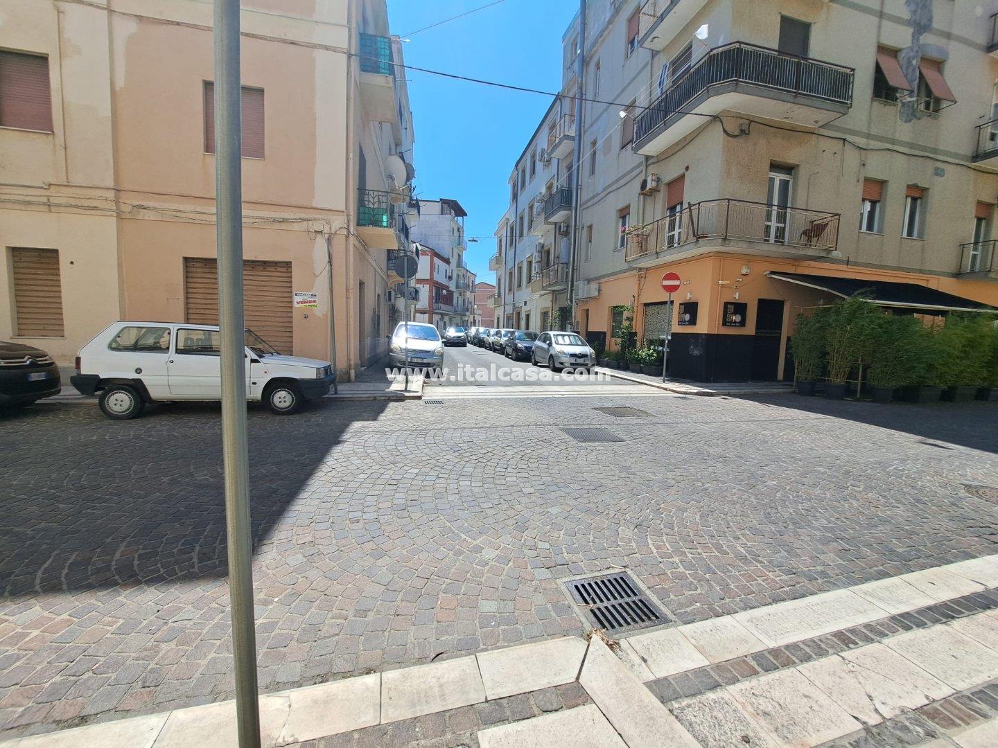Magazzino in vendita a Crotone