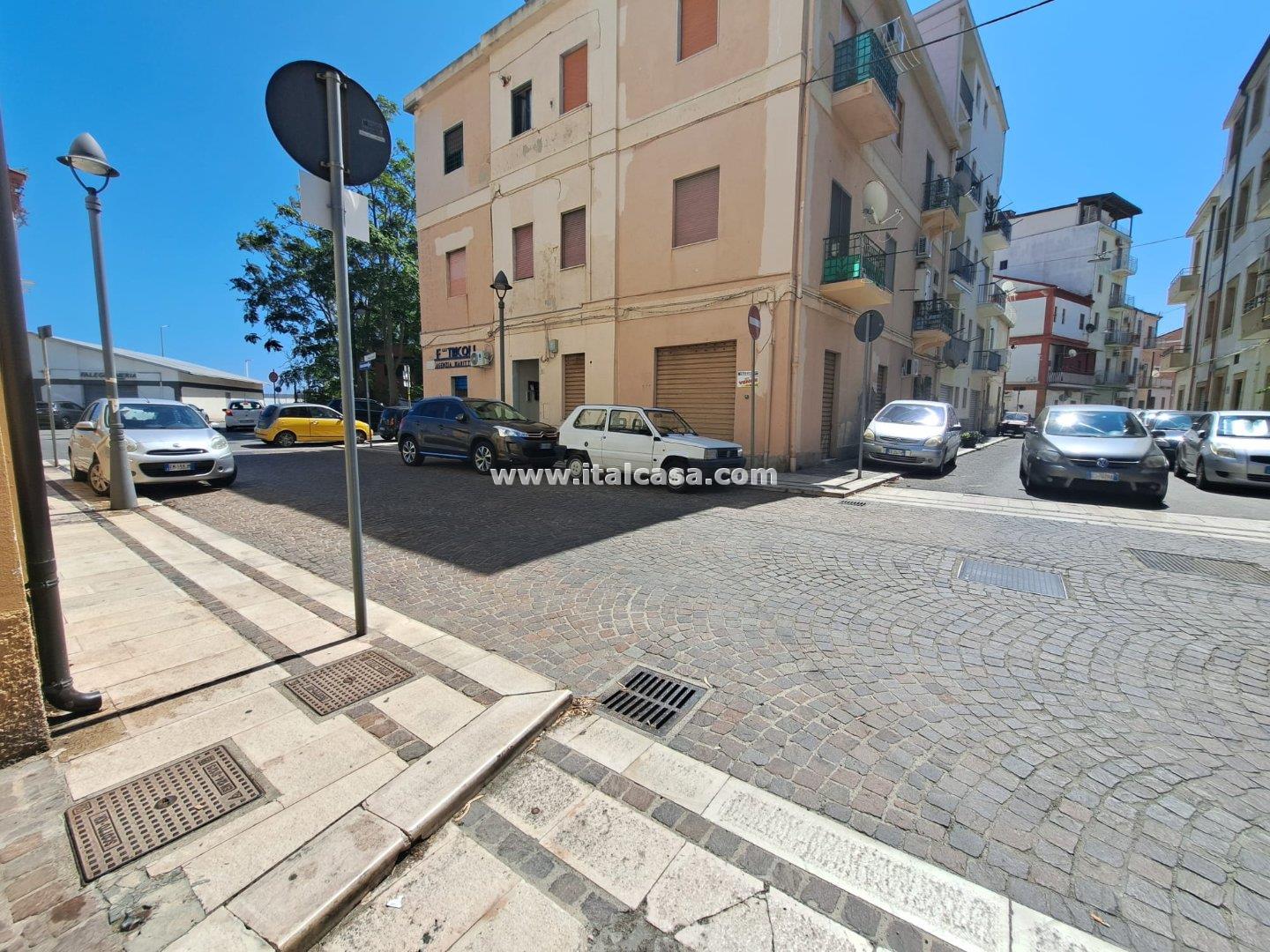 Magazzino in vendita a Crotone