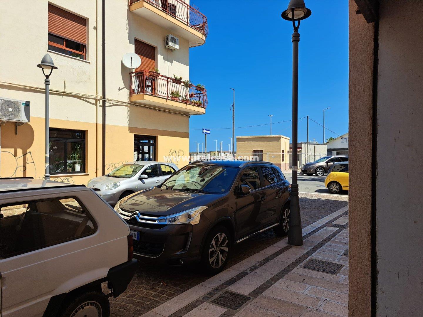 Magazzino in vendita a Crotone