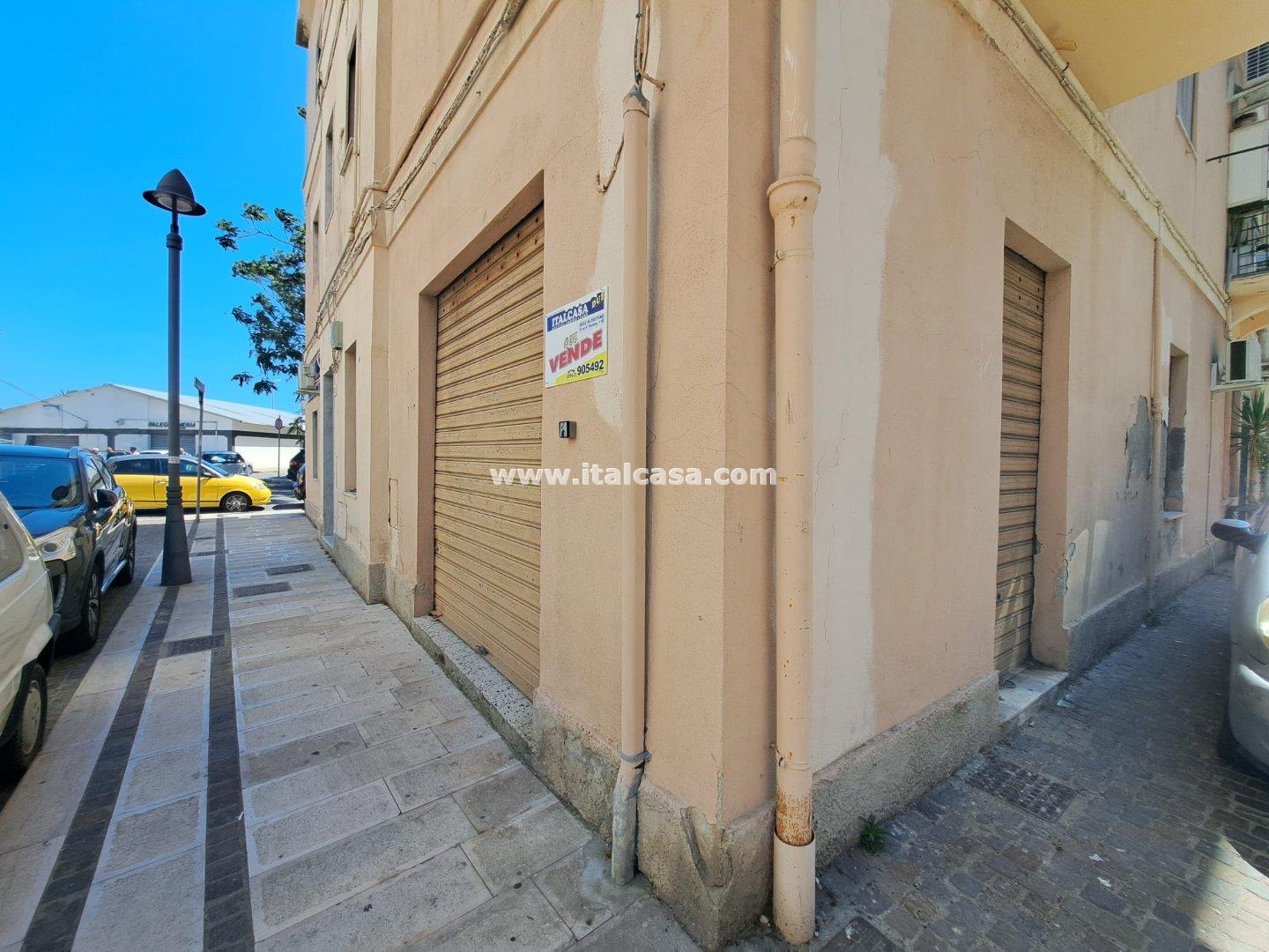 Magazzino in vendita a Crotone
