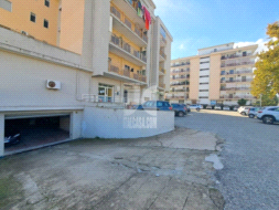 Box / Autorimessa in vendita a Crotone