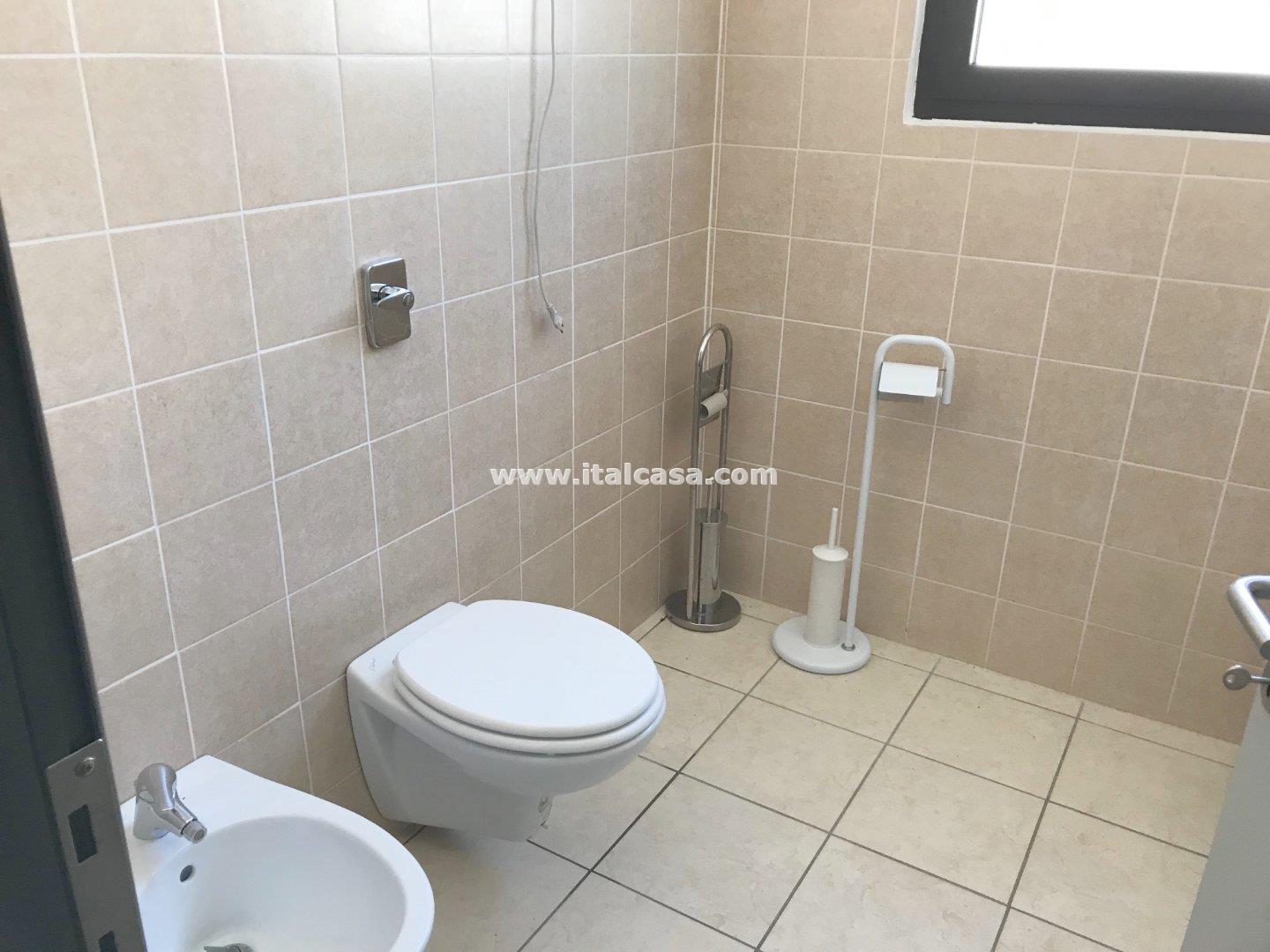 Ufficio in affitto a Curtatone