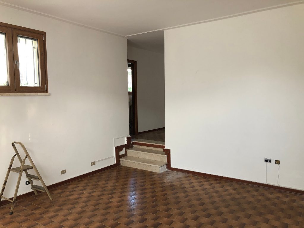 Negozio in vendita a Borgo Virgilio
