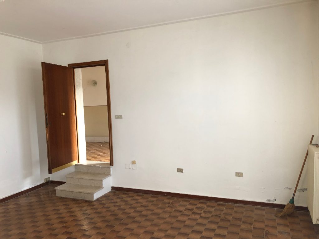 Negozio in vendita a Borgo Virgilio