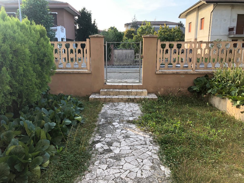 Negozio in vendita a Borgo Virgilio