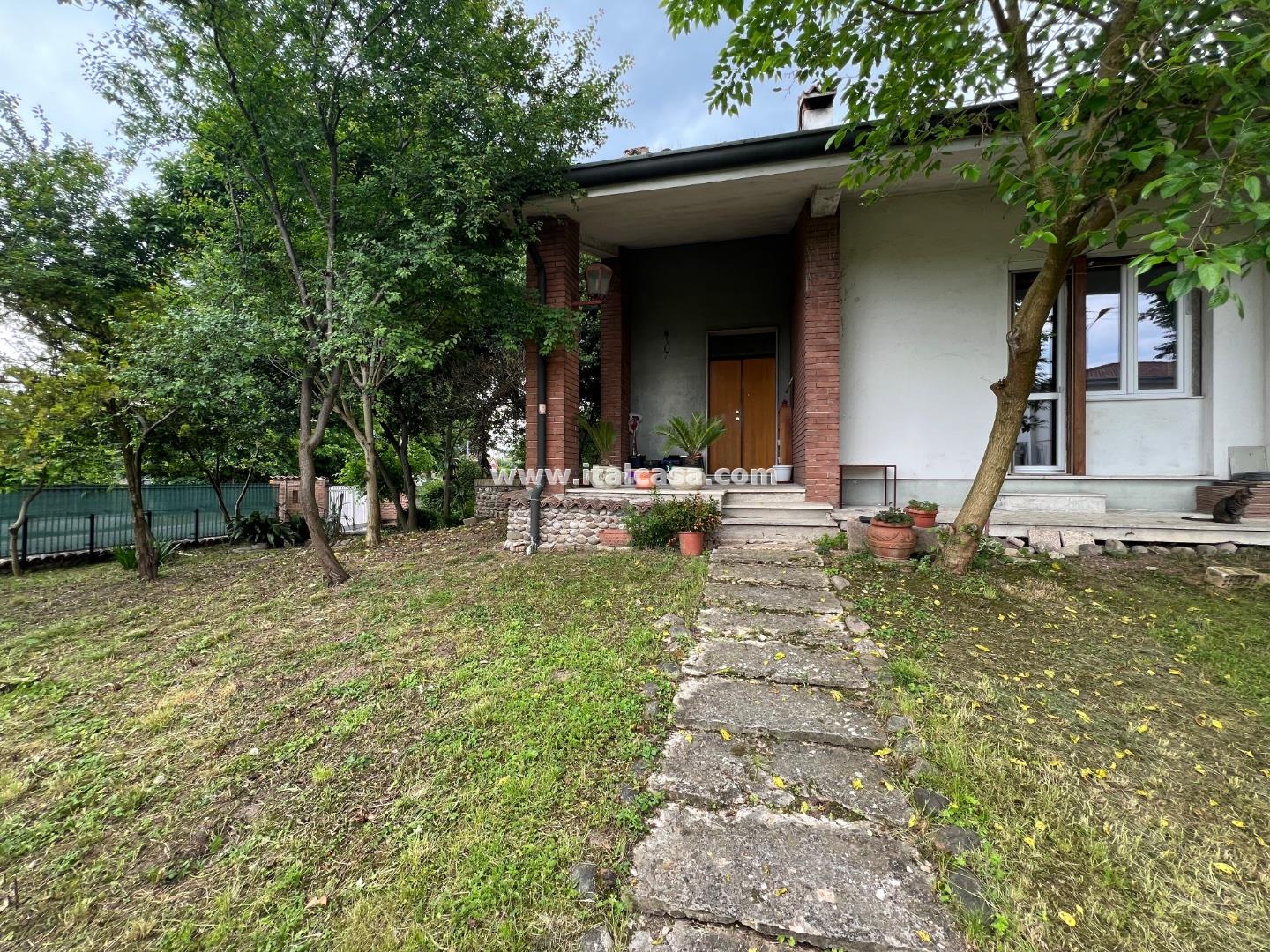 Villa Unifamiliare in vendita a Curtatone
