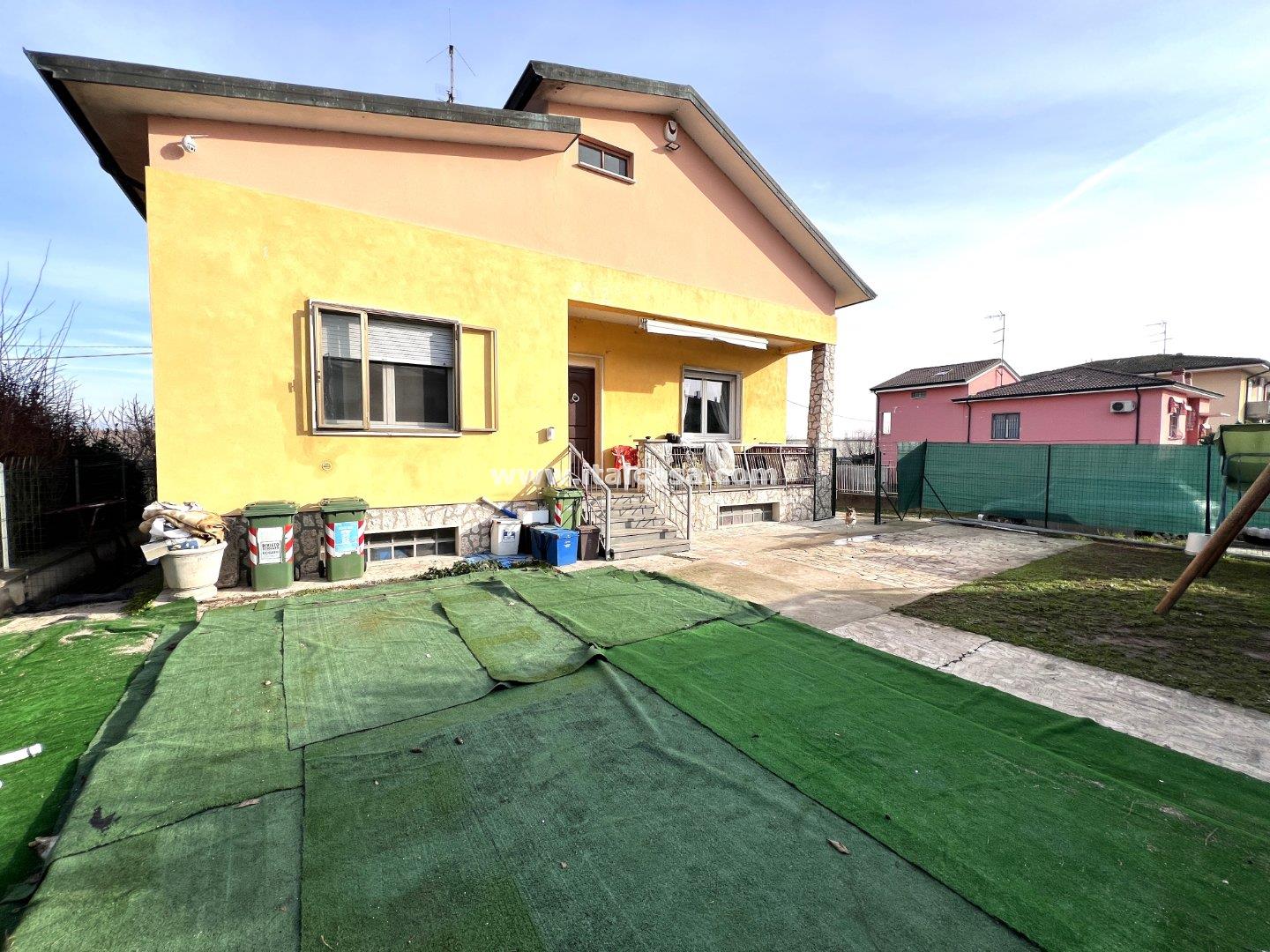 Villa Unifamiliare in vendita a Borgo Virgilio