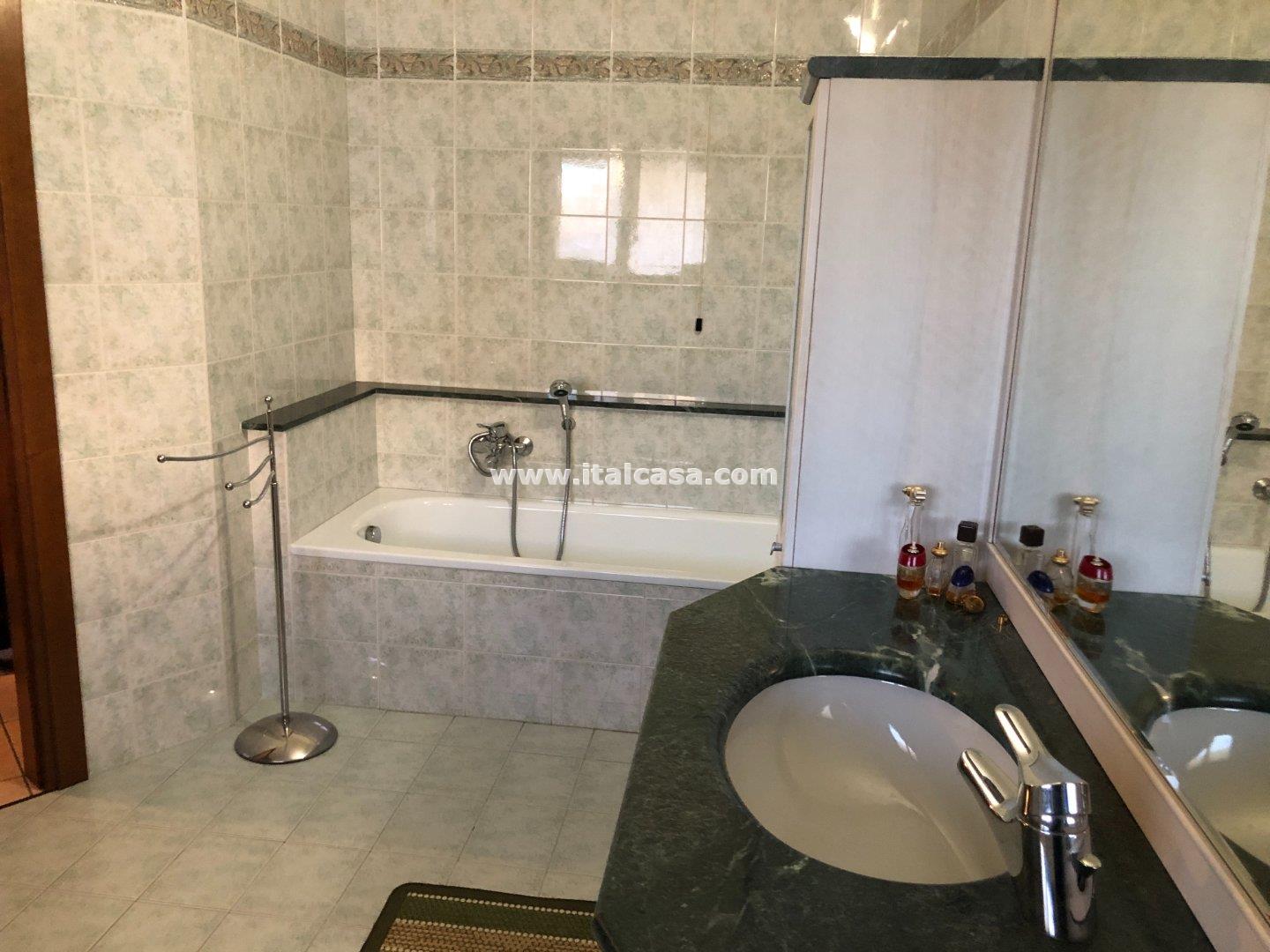 Villa Bifamiliare in vendita a Curtatone