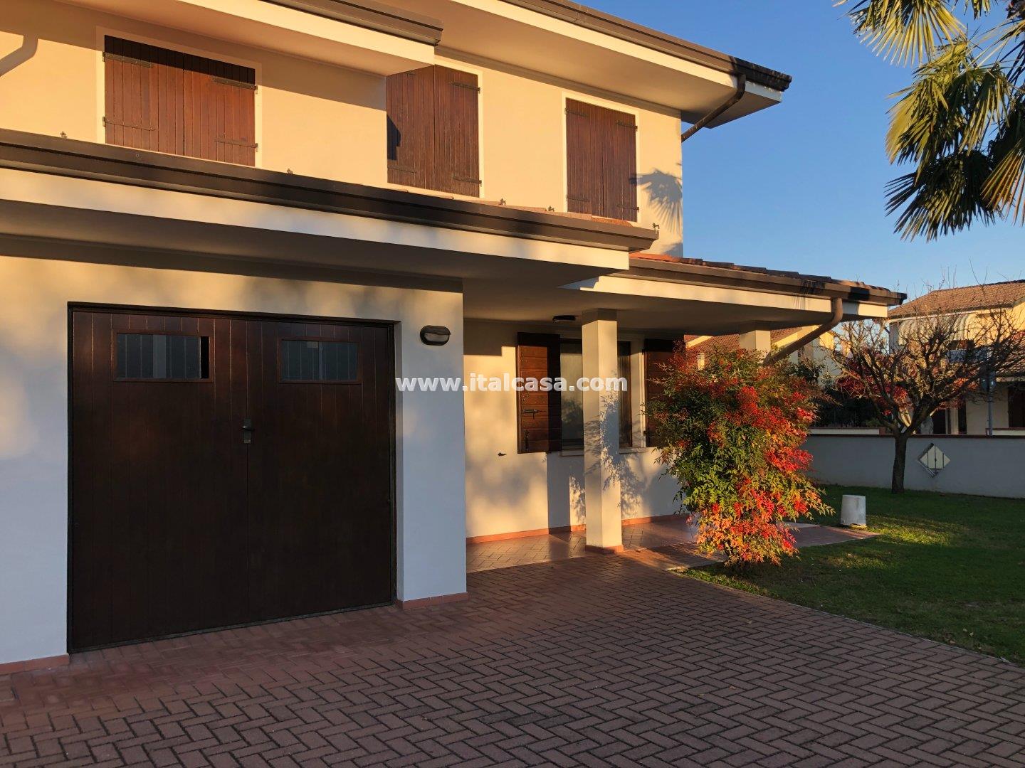 Villa Bifamiliare in vendita a Curtatone